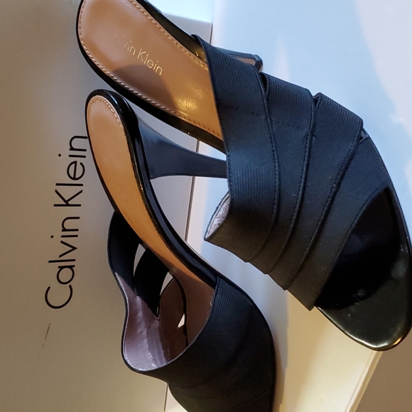 Calvin Kline elastic dress pumps - Picture 2 of 5